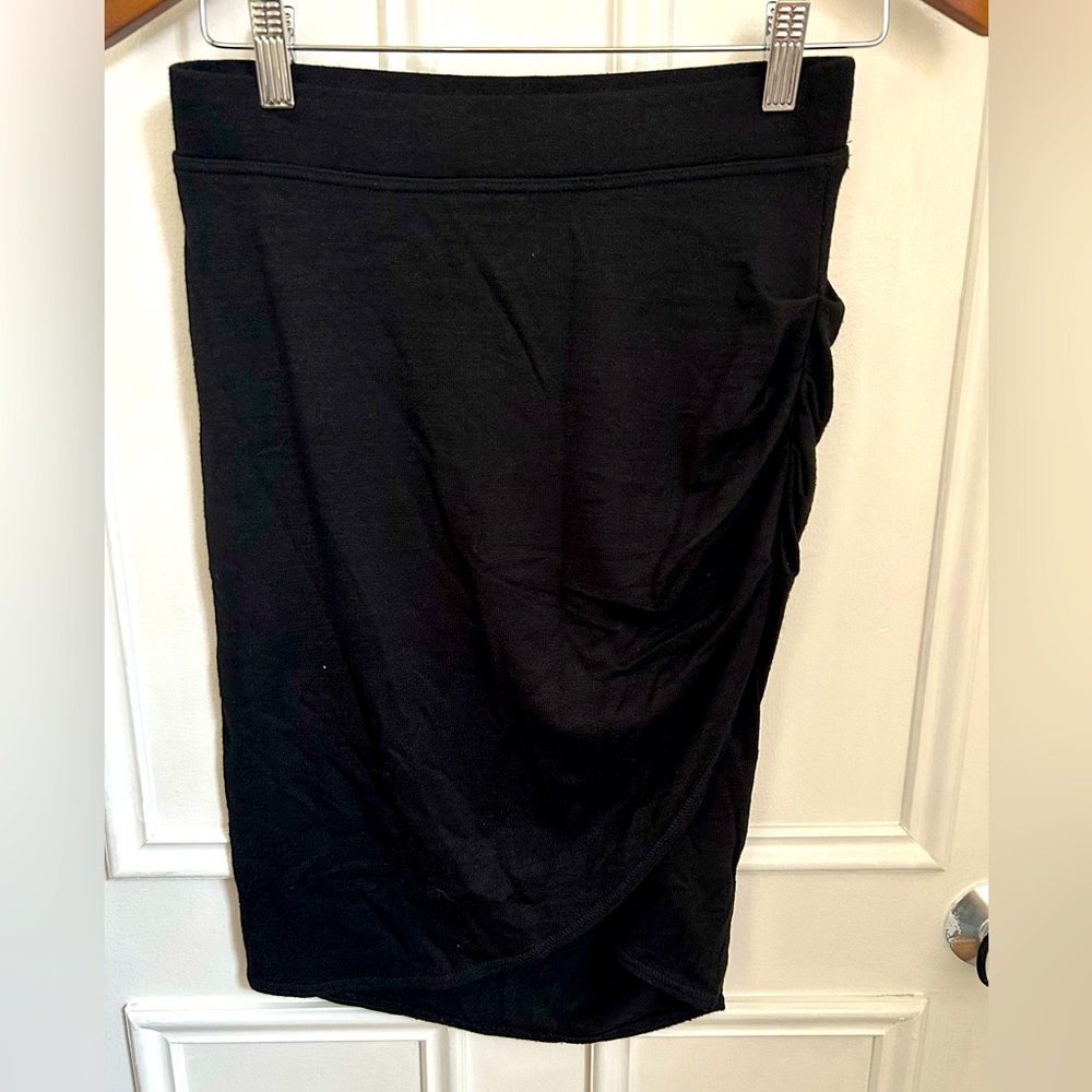 Like new black stretchy pencil skirt